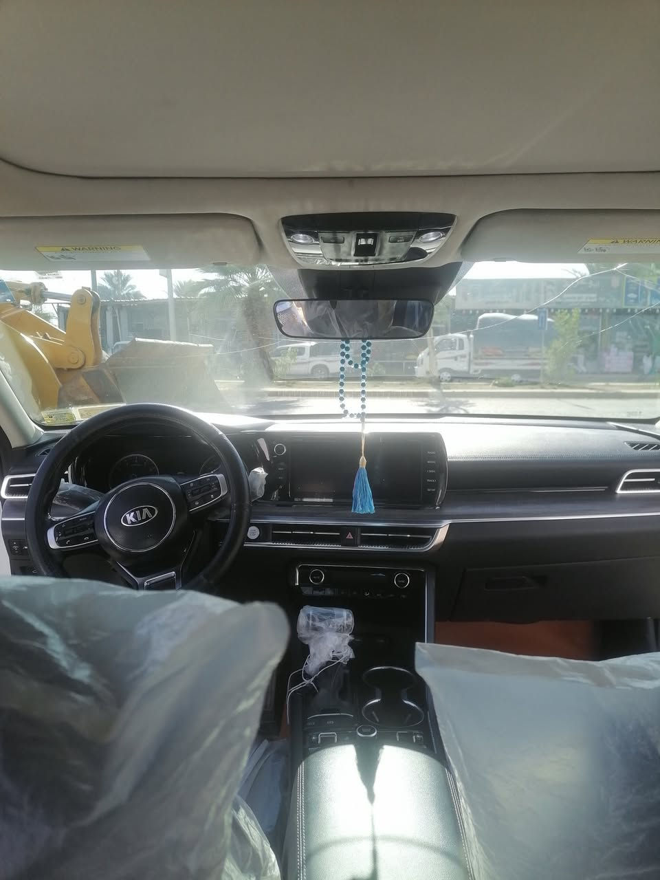 K5. 2021
الفئة: EX. 

المحرك: 1.6T تيربو 4 سلندر بنزين

ناقل الحركة: أوتوماتيكي. 

عدد المقاعد: 5. 

مادة المقاعد: جلد.

– سقف بانورامي/فتحة سقف. 
– كاميرا خلفية + حساسات وقوف. 
– مصابيح أمامية LED.

– شاشة تحكم. 
– Apple CarPlay & Android Auto. 
– شاشة عرض 

– تكييف هواء أوتوماتيكي. 
– تدفئة وتبريد المقاعد (Seat heater & cooler). 
– مقاعد جلد.

– مثبت سرعة. 
– نظام مراقبة النقطة العمياء Blind Spot Monitor. 
– فرامل ABS + ESP 
– نظام مفتاح ذكي وتشغيل عن بعد. 
– كاميرا 360° في بعض السيارات.
– حساسات وقوف أمامية وخلفية. 

✔️ سقف بانورامي / فتحة سقف
✔️ كاميرا خلفية + حساسات
✔️ Apple CarPlay & Android Auto
✔️ مراقبة النقطة العمياء
✔️ تبريد وتدفئة المقاعد
✔️ مفتاح ذكي + تشغيل عن بُعد
✔️ مثبت سرعة
✔️ نظام ABS + ESP
رقم بابل  وكاله عامه 
***********
