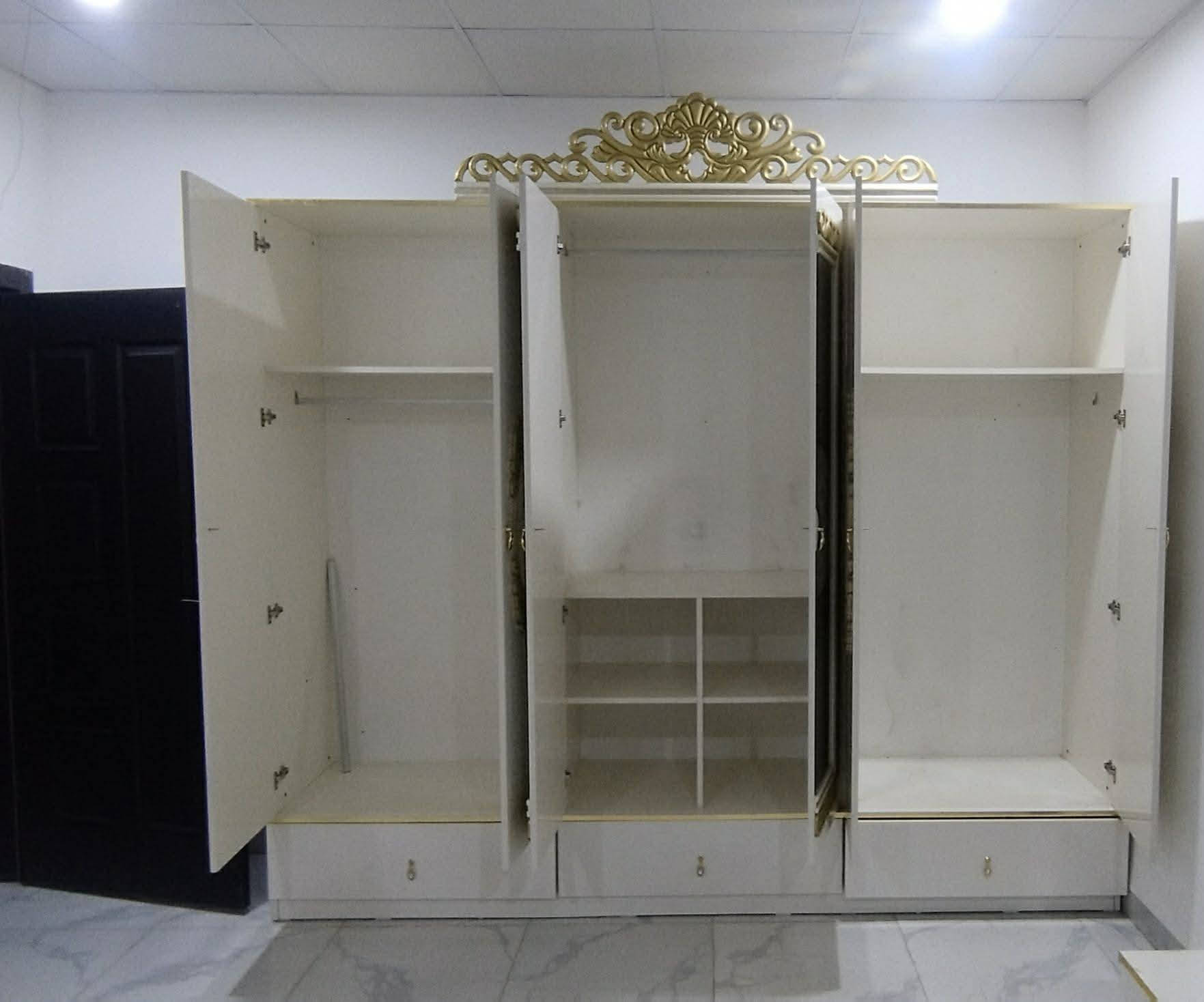 غرفه نوم مستعمل شي قليل مستعجله عل بيع رايدتها ب 450قفلها الشراي يتصل ***********
