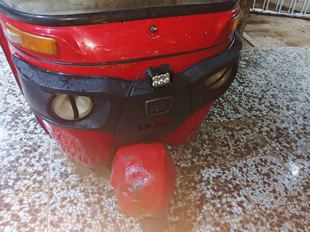 سلام عليكم تكتك للبيع موديل 18 مكينه 20 رقم وسنويه مكاني بغداد سعر 4500وبيه مجال هاذا رقمي *********** واتساب بي متواجد 24ساعه
