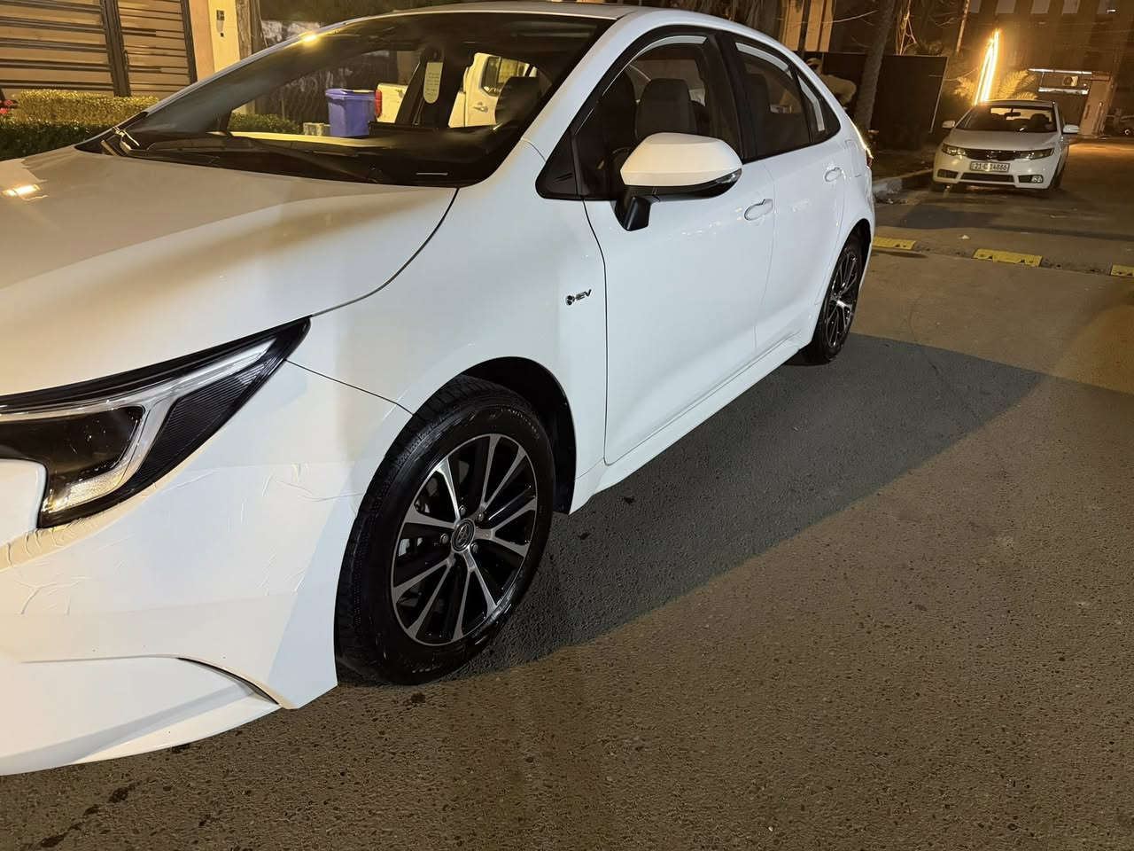 كورلا 2024 شكل امريكي رقم بغداد فول مواصفات داخل لونين احمر كشن كهرباء 3 دكم مكان سياره بغداد الدوره 
***********
