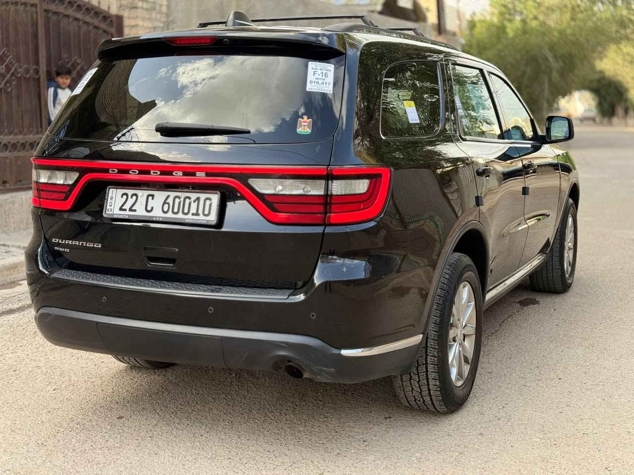 دودج دورانكو جي تي GT 
الموديل : 2017
#الضرر : دعاميه فقط وشبر كارت بلبنيد ( بدون دواخل )
#الكفالة : السيارة مكفولة كفالة عامة 
#الرقم : اربيل جديد ( تحويل ثانيوم بسمي )
#المواصفات : 
▪️السيارة : #دوج #دورنكو فئه GT
▪️المحرك : 3.6L . V6  ( ستة سلندر )
▪️حجم الويل : ويل كب حجم 20 اسود اصل مع طقم تايرات بحالة ممتازة
▪️مصابح امامية زنون مع LED 
▪️بصمه للأبواب مع بصمة وبصمة تشغيل
▪️رادار امامي مانع تصادم
▪️حساس خلفي اصل
▪️تحذير الخروج عن المسار
▪️تحذير النقطة العمياء
▪️مقاعد تدفئة
▪️تدفئة مقود القيادة
▪️كامرة خلفية دوارة اصل مع الستيرن
▪️شاشة الدشبول الحجم الكبير 10.1 انچ
▪️نظام ملاحة GPS
▪️گير شفتر ستيرنك 
▪️تحكم فول كهرباء لكرسي السائق
▪️ذاكرة كشن لحفظ وضعيات الجلوس ( ميموري )
▪️سستم صوت
▪️تشغيل عن بعد
▪️صف ثالث من المقاعد 7 راكب
▪️قاعدة سحب للهوك
▪️إطفاء وتشغيل اوتماتيكي
▪️تحكم ستيرن جهتين بلوتوث وحاكية وكروس سرعة وتحكم صوت 
▪️نظام ABS مانع انزلاق
▪️السيارة جديدة وبوضع الشركة.
السعر المطلوب :  198 وبيها مع المجال.
الاتصال على : ***********
عنوان 📍السياره بغداد الرصافه العبيدي
