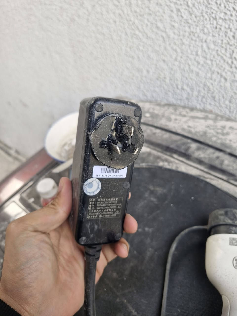 شاحن byd اصلي
شاحنه ٨ امبير اصلية 
Byd 
للبيع ٩٠ الف وبيها مجال 
*********** للتواصل واتساب او اتصال
