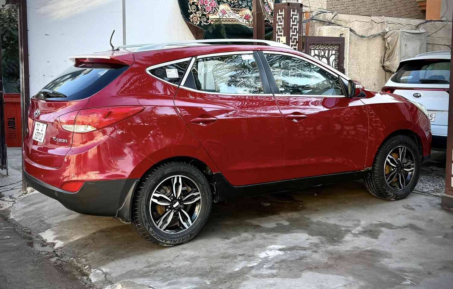 السلام عليكم توكسان موديل ١٤ خليجي فول بنوراما بصمه داخل جلد اشاير بالمري وشادله جهاز تشغيل عن بعد مكينه ٢٠٠٠ دوش السياره كفاله عامه فقط البنيد ربع صبغ لا جارد ونصبغ وعندي قبل وبعد الصبغ صور وفديوات السياره لا تبديل لا ضربه لا صبغ سياره ع وضعيه الشركه العامه كفااااله جديده حيل الصدر الامامي والخلفي والمكينه والكير على وضعيه الشركه ومملعوب بي ومكفول فقد مبدل اني تخم تاير او ويل كب كروم ابو النجمه وباتري فقط الباقي ع الوكاله ماشيه ١٢٠ البانزين كله سوبر الدهن من شركة مالته بالكراه ٥٢ 
ابدل بالضمان السياره بسمي شرط التحويل والسونار 
السعر ١٣٨ وبيه مجال قليل 
مكاني بغداد الامين الثانيه النواب 
***********
