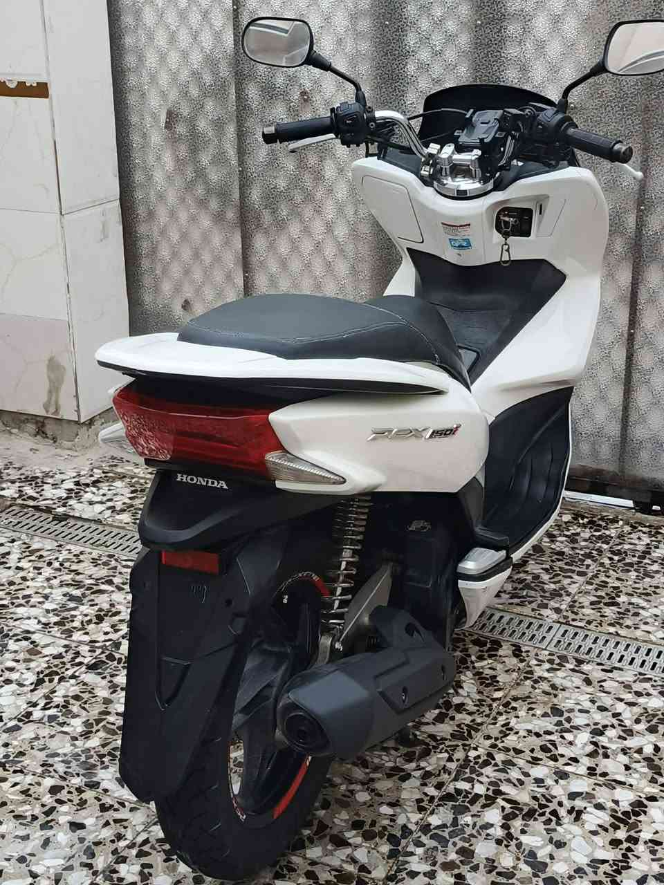 سلام عليكم بي سي إكس جيل الثاني
وارد ياباني كي إف مكينه 150 
حساس زدحام ستان حساس ماشيه 24الف
مكفولة كفاله عامه لون أبيض صدفي
هيتر بليدت دراجه مكفولة كفاله عامه 
سكن بغداد حي النصر ***********
