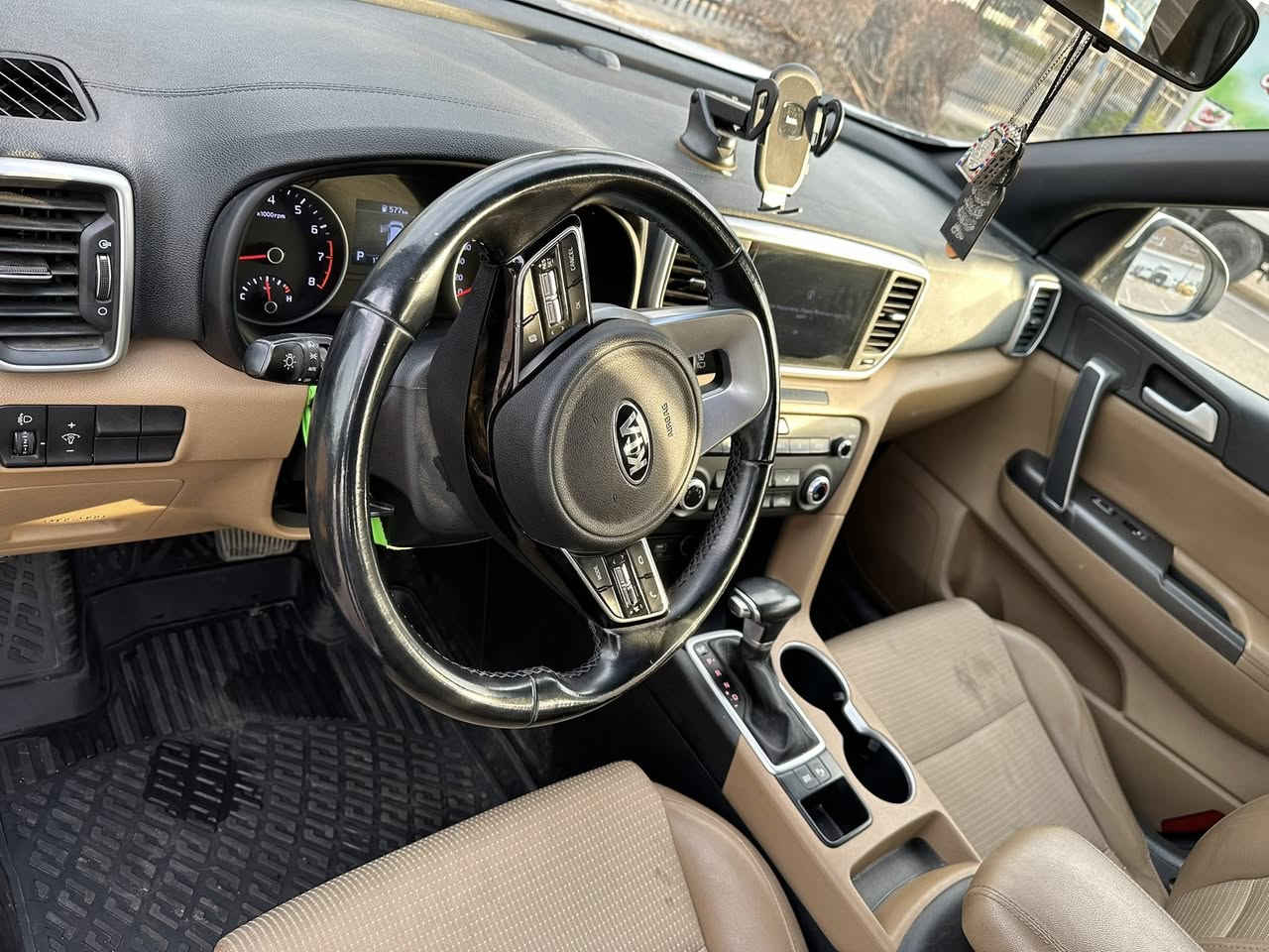 كيا سبورتج ٢٠٢١ كفالة عامة رقم بغداد  تحويل مباشر ، ماشية ٥٥ الف على وضع الشركة بسعر ٢١٠
للتواصل ***********
مواصفات 
- حساسات خلفية
- اريل نفكيشن
- مرايا قلاب
- شاشة وسطية بلاد
- شاشة اعطال
-  اشاير بالمري
- تحكم ستيرن كامل جهتين
- ٣وضعيات قيادة
- سبير ما نازل
