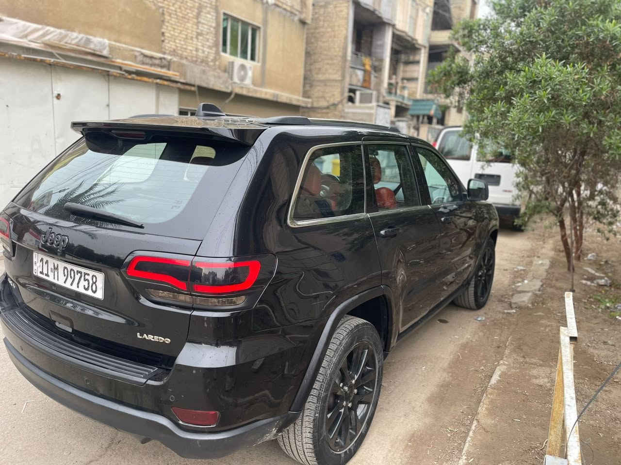 سلام عليكم من رخصة ادمن لكروب جيب لاريدو موديل 2019موصفات سيارة شاشة كبيرة تحكمات ستيرن وفتحة قمارة وبجم زينون فور ويل مانع نزلاق وباقي موصفات جيب معروفة سيارة بية جاملغ مبدل وبنيد مصلح ومصبوغ وبية سبب نقل من امريكا للعراق صارت زلوغ بكصة قمارة ونبخت علة كده سيارة جديدة وحلوة ونضيفة واحلى من صور مكاني بغداد طالبية للستفسار ***********لسعر 215وبية مجال
