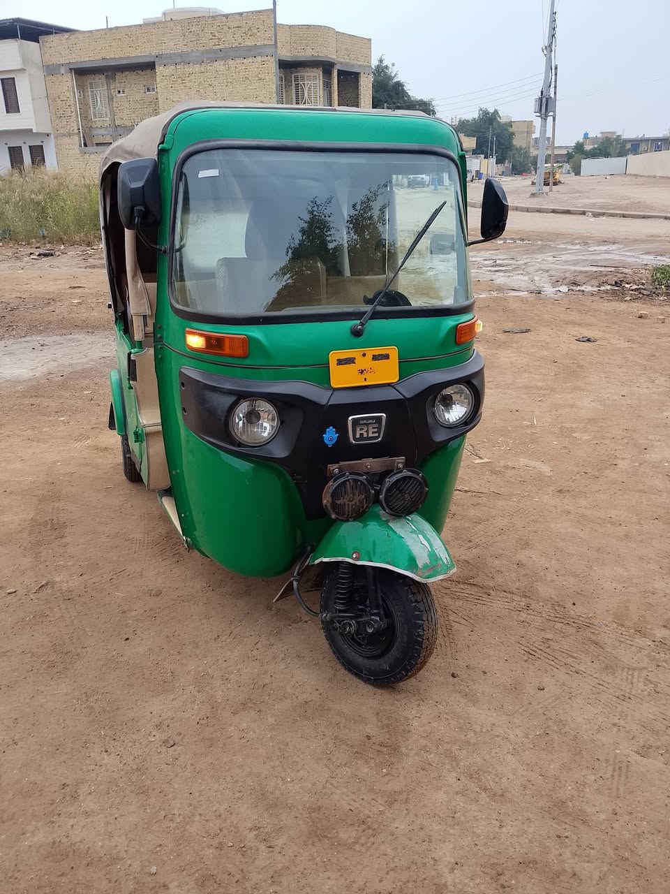 سلام عليكم تكتك البيع السعر 7600ملاين وبيه مجال تكتك نضيفه ما بيه اي شي بس ضربه بل تكمه ومعدله والباقي كفاله وخياسات معمره تكتك وراق مكاني ميسان حي المعلمين الجديد الفتح الاولى الرقم ***********
