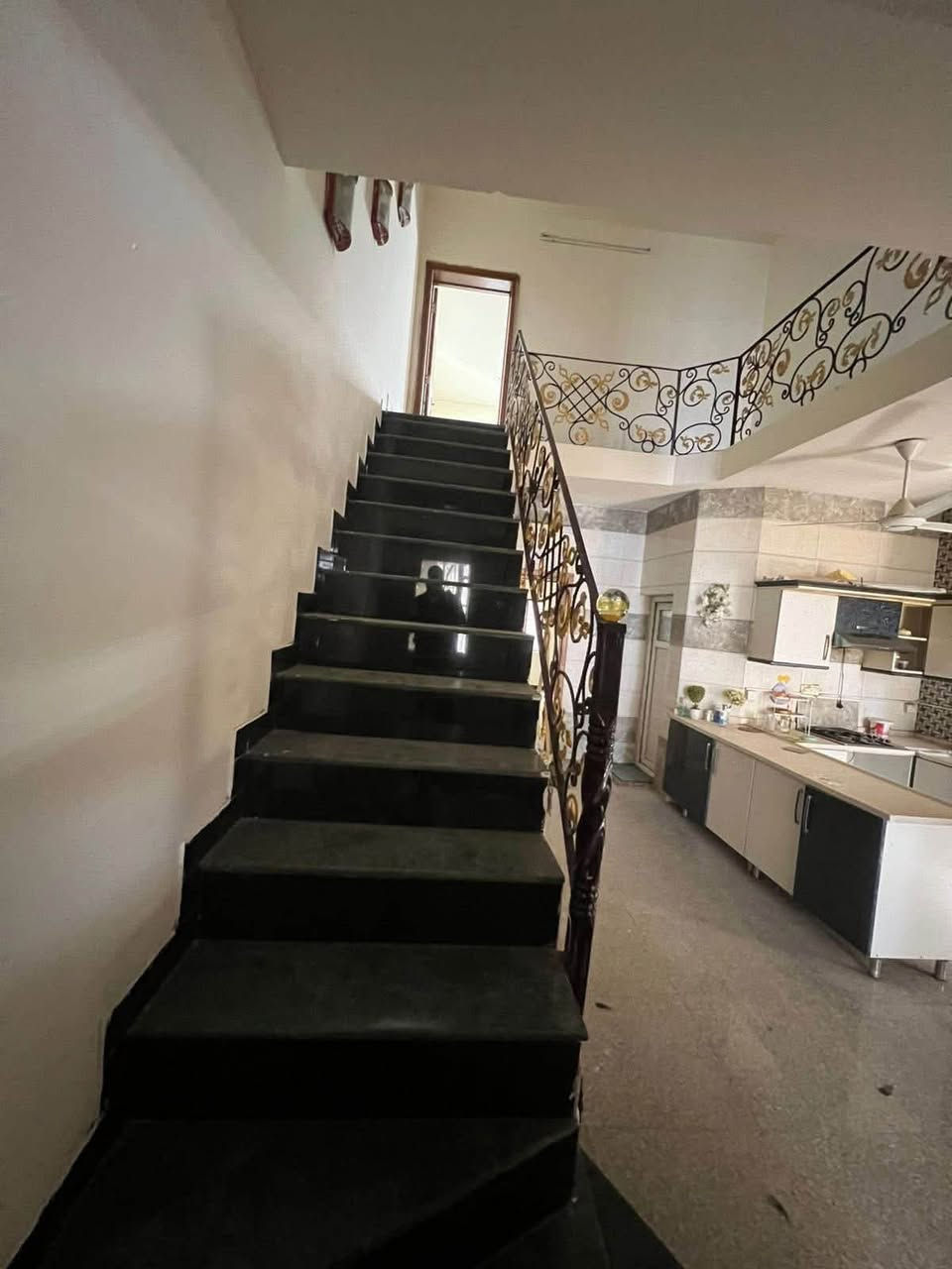 �✨ فرصة مميزة للإيجار في السيدية – موقع راقٍ ✨🏡
إذا تبحث عن الراحة والفخامة بموقع حيوي، هذا البيت خيارك المثالي 👌

مكتب عبدالله الرفيعي

🔶 المساحة: 150 متر

🔶 الموقع: شارع الخيزران

💎 مواصفات راقية وتشطيب حديث:

▪️ كاونتر تركي درجة أولى

▪️ عدد 4 سبالت (تبريد متكامل)

🏠 تفاصيل العقار:

✔️ مدخلين لراحة أكبر

✔️ كراج خاص

✔️ 3 غرف نوم مريحة

✔️ صالة واسعة

✔️ مطبخ حديث

✔️ عدد 2 حمام (خدمات)

💰 الإيجار: مليون وربع 

📍 بيت مثالي للعوائل الباحثة عن موقع هادئ وخدمات متكاملة

للاسـتفسـار الاتـصال علـى الارقـام التـاليه  او زيـاره مكـتب عبدالله الرفيـعي السيـديه_شارع الضـباط_ مقابل مجـمع لحـوم جويـلي 

#مكتب-عبدالله-الرفيعي

***********

‏‭***********‬

‏‭+964 770 712 2380‬

━━━━━━━━━━━━━━━

#بيت #عقارات #منزل #بيع #وساطة_عقارية

#شركة #سيدية #بغداد #عراق

#عقارات_السيدية

#عقارات_الكرخ #ايجار_تجاري

#بنايات_سكنية

#عقارات_القادسية #عقارات_اليرموك #عقارات_المنصور

#عقارات_الحارثية #عقارات_الكاظمية #عقارات_الاعظمية

#عقارات_العطيفية #عقارات_حي_الجامعة

