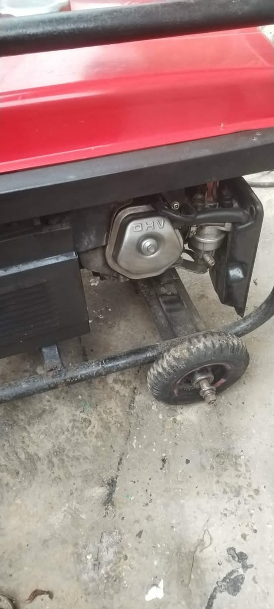 السلام عليكم ،مولده نظيفة استرة 5 كيفي 20 امبير تعمل على البطارية و سحب حبل ،العنوان بابل رقم الهاتف للاستفسار ***********
