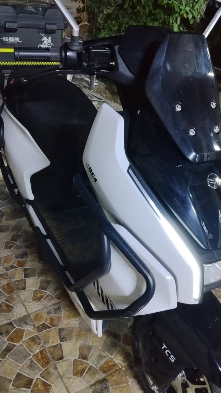 السلام عليكم دراجه شحن للبيع ماشيه 3000 الدراجه كلش نضيفه وعلى وضع الشركه السعر 900 وبيها مجال مكاني بغداد ابو غريب ‏‪***********‬‏
