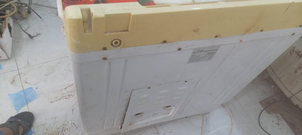 سلام عليكم البيع غسالت شاغلت فول تصليح ماداخلت سعر الوحده 50 والوفن الجبير 20 وصغير 15موجودات داخل المحل عنون المحل حي المامين مقابيل حي العباس وكو توصيل هم الرقم  ***********
