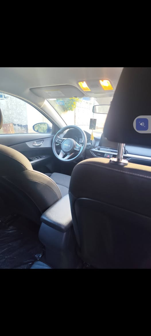 السلام عليكم سياره فورتي 23 ماشيه ستين الف السياره نضيفه حادثه موضح بالصور بدون دواخل مكينه الفين دوش رقم بابل بسمي  سعر 165 ***********
