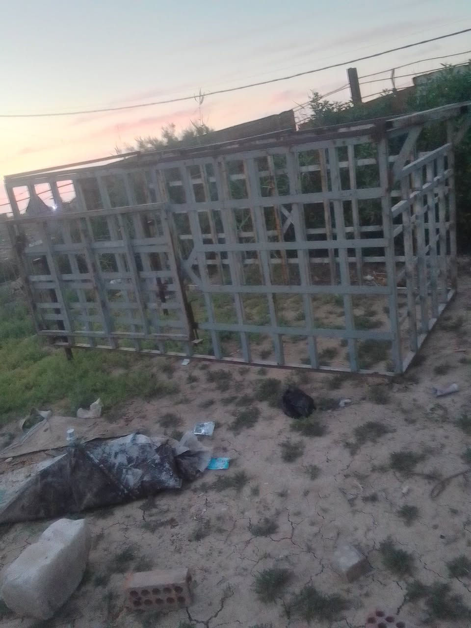 السلام عليكم محجر مال كنتر الطول ثلاثه وربع والارتفاع مالته متر و30 سم درهم على الكيا الفحل سعر مالته 750 وبي مجال كان بغداد المعامل محجر كلش نظيف ***********
