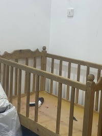 سرير اطفال • للبيع
