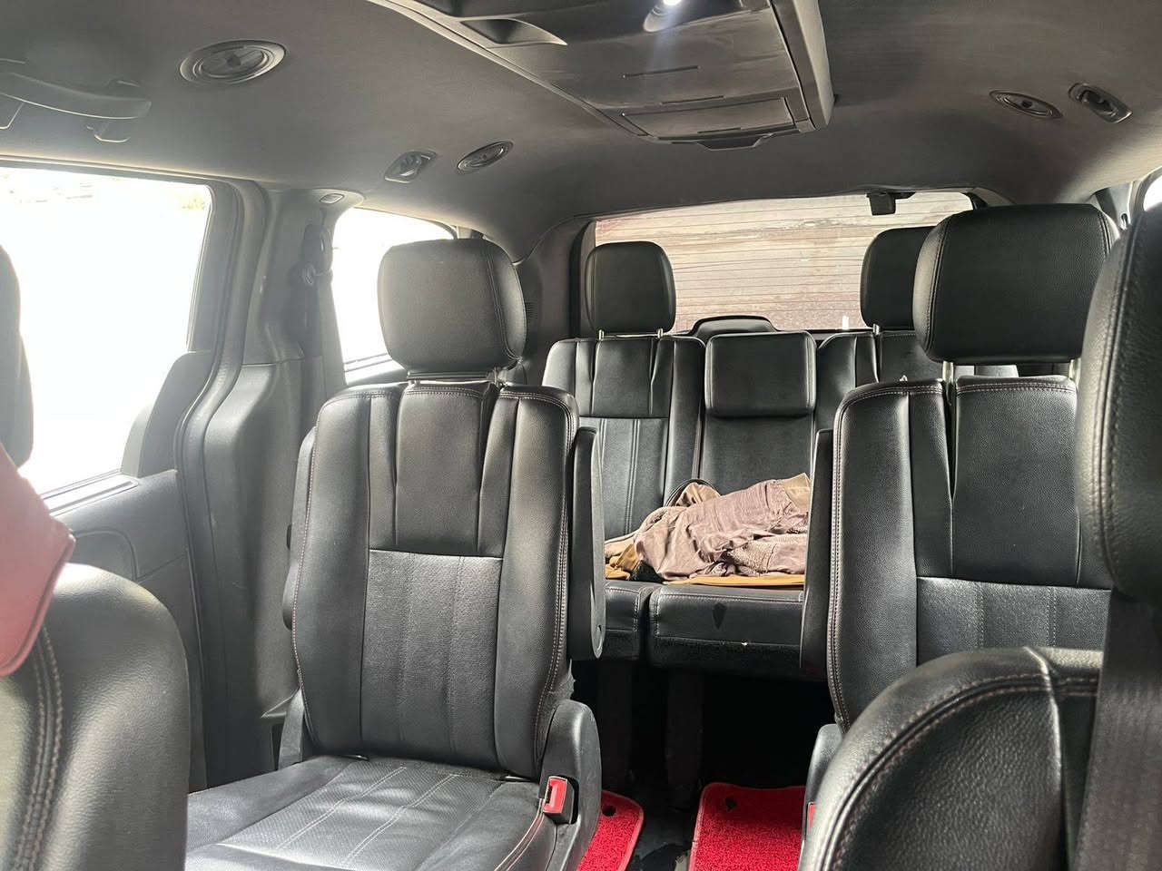 سلام عليكم دوج كرفان مديل 2020 كير ومحرك وحداديه كفاله تبريد شغال منضومه غاز بيه اربع قطع مبدله بيبان كهربائيه ٧ راكب ٣ قطع تبريد فول مواصفات سعره 145وبيه مجال مكان السياره نجف ماشيه 38 ***********
