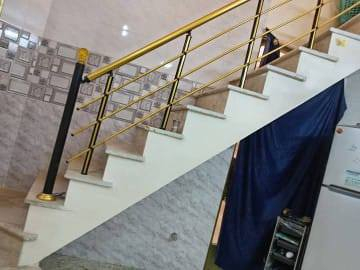 السلام عليكم دار للبيع 100 متر طابق واحد سند 25 كافت خدمات بغداد الكمالية كاع ابو رشاد ***********
