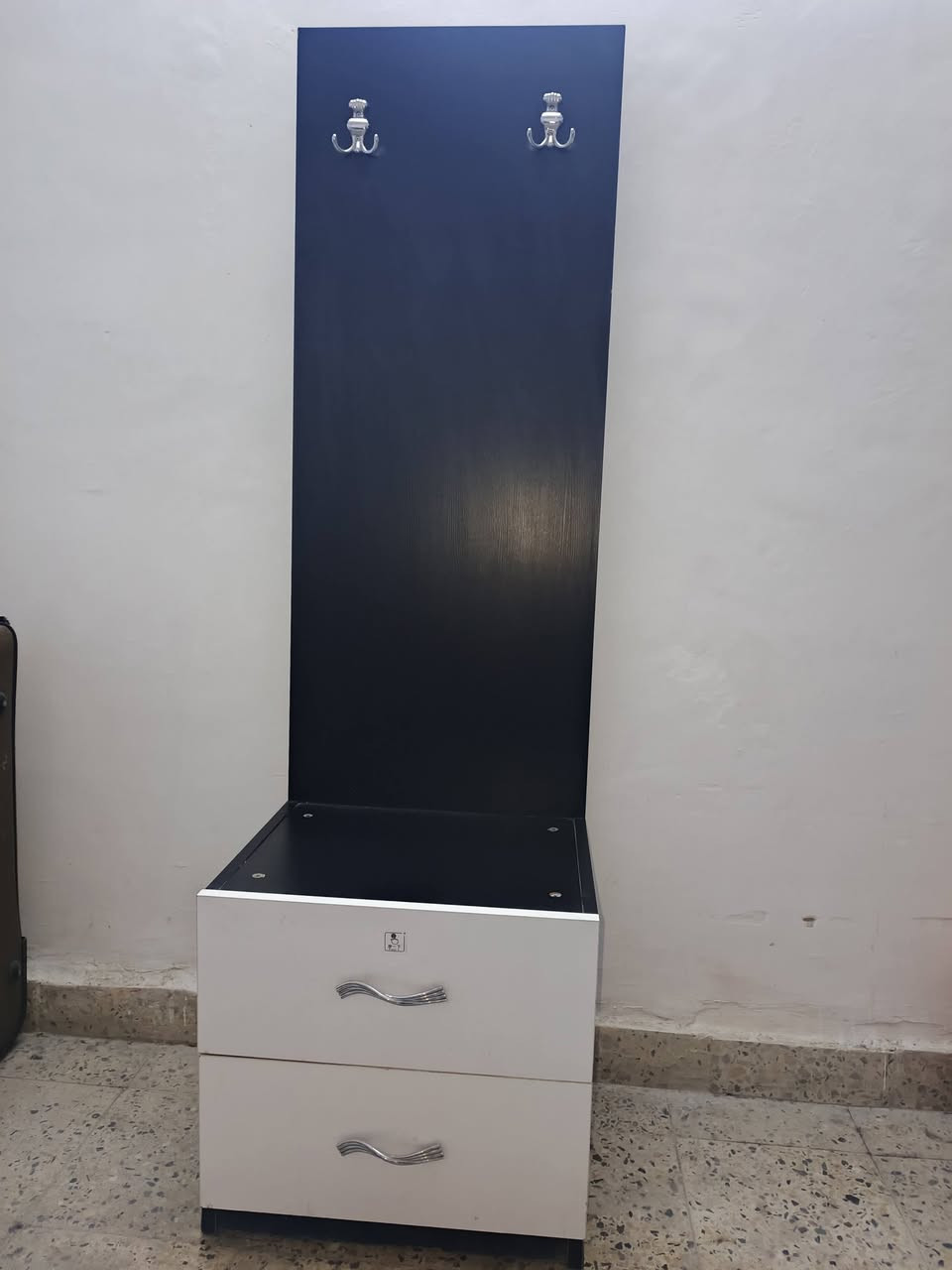 اثاث مستعمل يتكون من #كنتور 6 ابواب 🇹🇷
#وميز_تواليت و #زاويه عاموديه المكان .. #بغداد ... #حي_الجهاد يوجد خدمة اوصيل 🚛


**إذا كنت صاحب هذا الإعلان وتريد حذفه لأي سبب، رجاءا أرسل رسالة إلى الدعم الفني**