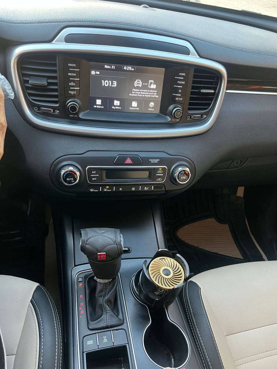 السلام عليكم:
كيا سورنتو موديل 2019 وارد امريكي رقم بابل باسمي حادث جاملغ وبنيد السونار مرفق مع الصور بدون دواخل شاصي لغد محرك مكفول 

سياره جديده 

ماشيه 120 الف

المواصفات:
فور ويل 

رادارت 

شاشة كبيرة 

كامرة دوارة

تحكمات ستيرن جهتين

6 سلندر

اشاير بالمري

قطعتين تبريد 

السعر185 وبيهة مجال
 ملاحظه.. الكير بي عته 
 للاستفسار  ***********

العنوان واسط الكوت / مركز المدينه
