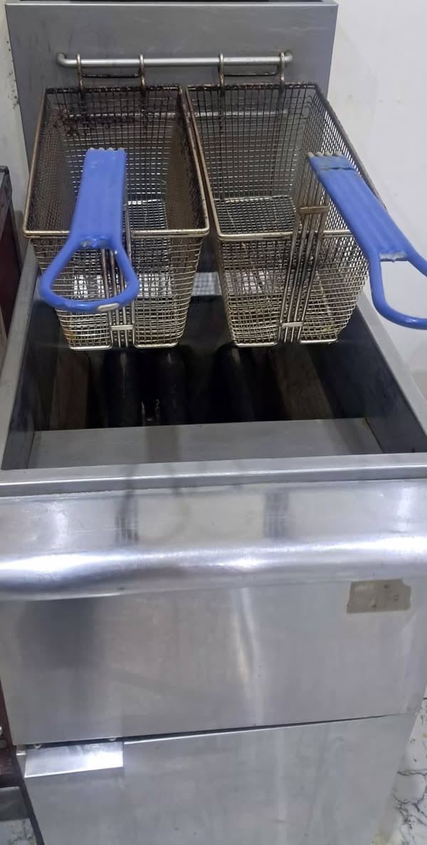 السلام عليكم
فرن وقلاية وشواية گص للبيع شغالات ***********
