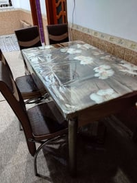ميز طعام • ٤ كراسي • حي المعلمين الثانية