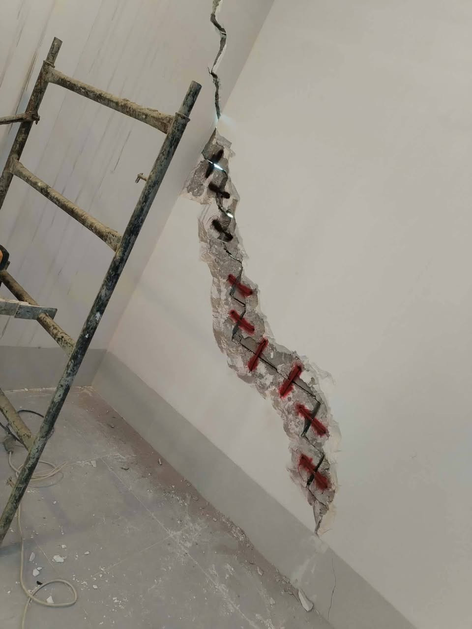 تعبت من شقوق الجدران التي تشوه منظر البيت لاتشيل هم
احنا نرجع الحائط مثل اول واحسن بخبرة وكفاءة عاليةبااستخدام افضل المواد والمعجون المخصص نعالج الفطر والشرك من الجذور ونرجعلك الجدار ناعم وانيق وجديد
✅دقه بالمواعيد 
✅نظافه واحتراف
✅ضمان بالشغل
باادارة عماد ال احمد تصليح ومعالجه كافه الدور من الدوس والفطر والشرك
استفسار اكثر اتصال 👇
***********
***********واتساب
