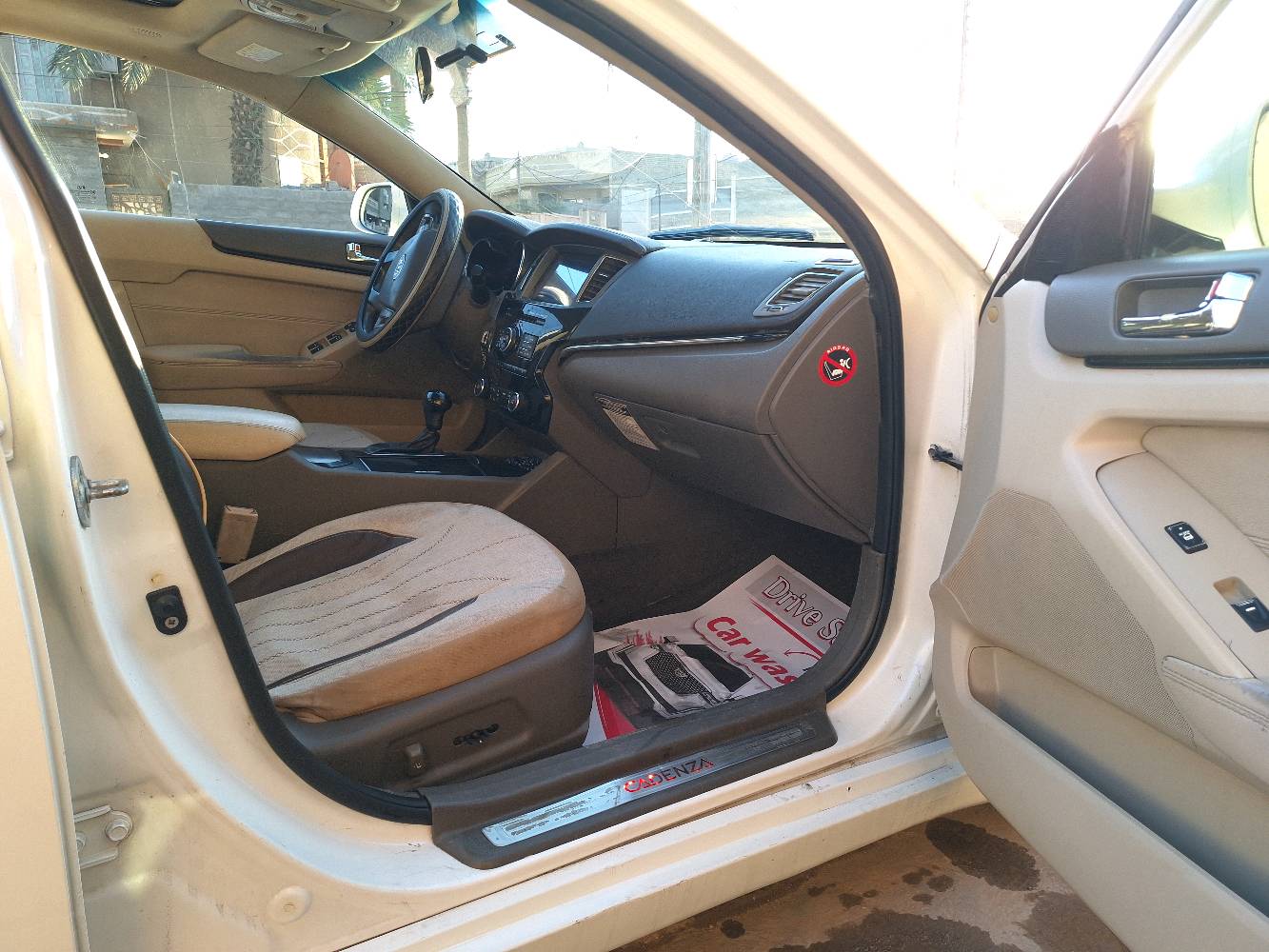 سلام عليكم كية كاتنزه مديل 11خليجي 
مواصفات فول واحد على واحد 
بصمه وسقف بل رومه كشنتات كهربائي تبريد قطعتين مري شفط على تخم تاير جديد 
(((البيه ضربه جاملغ وصبغ حزام للجماله فقط واكو صور 📷 مال قبل الضبغ وضربه )) 
مكان بغداد سيدية 
تحياتي للجميع 