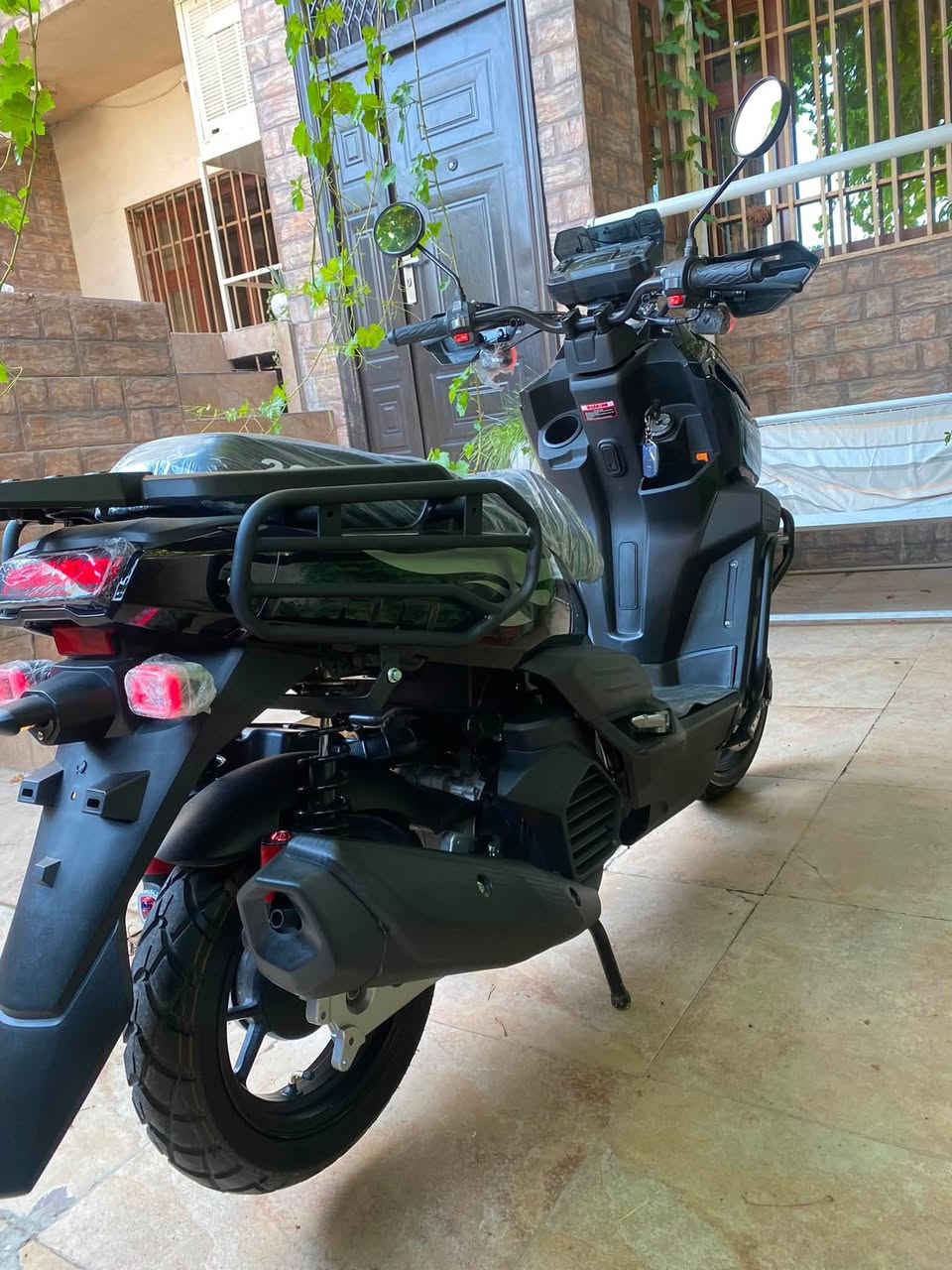 بە ناوی خوای گەورە
ماکس تانک (150cc) ماتۆڕەکە یەک کەلیمەی ناوێ سعرێک خوار هەموو بازاڕو سفر سفرە ٣٧٨ کیلۆمەتر ڕۆشتووە و ڕۆنی مۆتۆسێڵی تێکراوە و ماتۆڕێکی تا ڵێی پاک و جوان و کەشخەیە لایلۆنی هەموو گیانی پێوە ماوە و تایەی دژە خلیسک و قاڵبی بۆ بەستراوە یەک نوکە دەرزی شوختی نیە ٢ بەسمەو سویچی لەگەڵایە و سکویرتیە سلف بەسمەیە و سعر ٩٨٠ هەزار لە سلێمانیم


**إذا كنت صاحب هذا الإعلان وتريد حذفه لأي سبب، رجاءا أرسل رسالة إلى الدعم الفني**