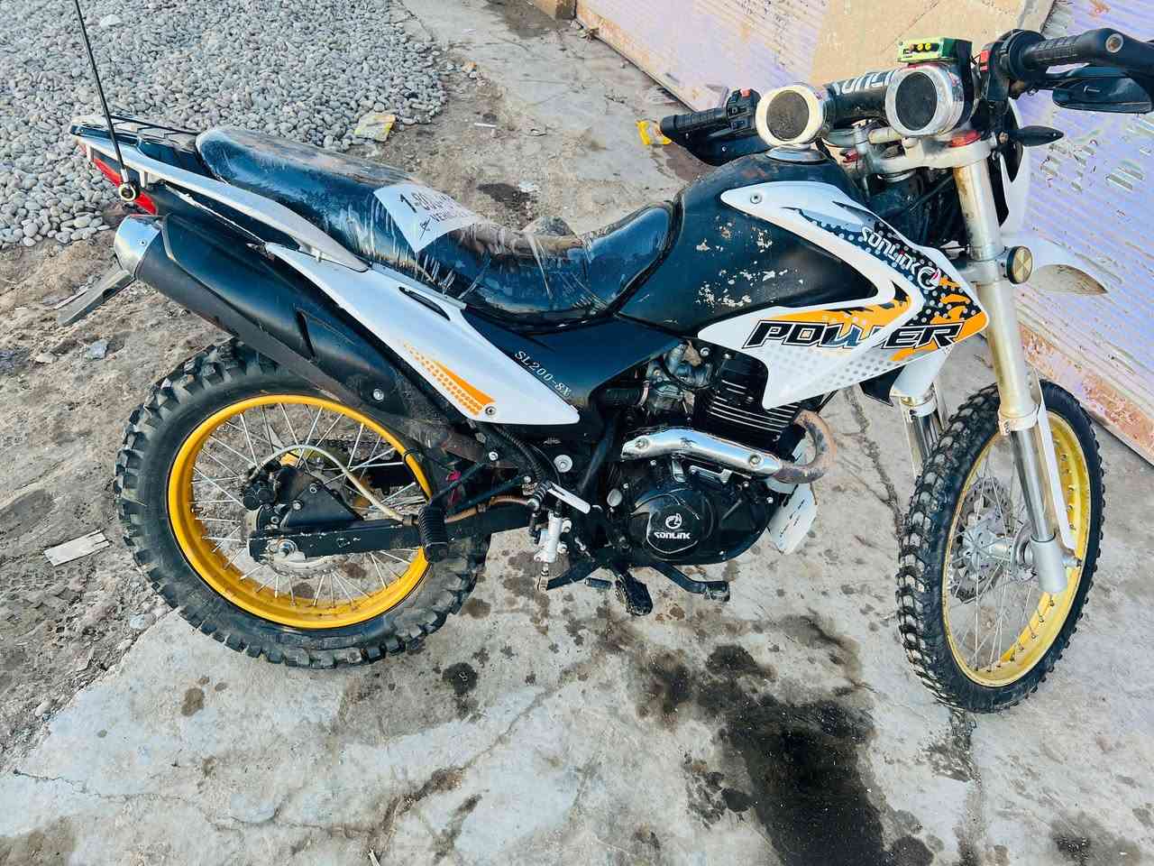 سلام عليكم قفاز كويار موديل 2020بعد شركه محرك ما مفتوح
تواير جدد وياله جدد كهربايات كله شقاله 
العنوان الشرقاط الاساحل الايسر قريه سديره سفلى 
رقم الهاتف ***********خابر وتدلل السعر 800وبي مجال
