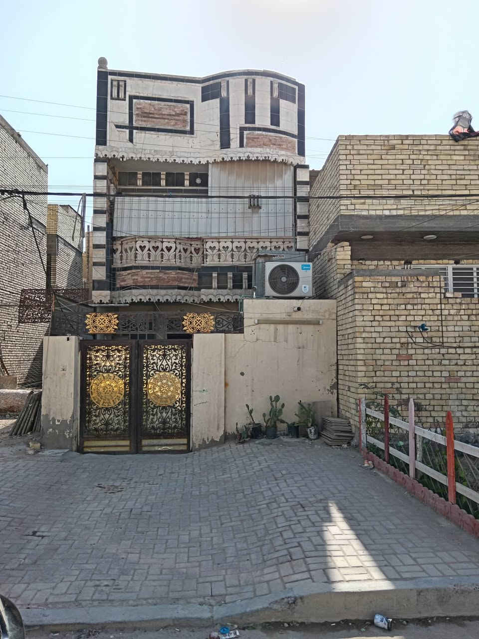 اسلام عليكم
🟠 بيت 100 متر طابقين،
🟠 موقع البيت شارع الصورة الاستدارة الاوله الجهة اليسرى،
🟠 السعر 120 وبيه مجال،
🟠 للاستفسار ***********
