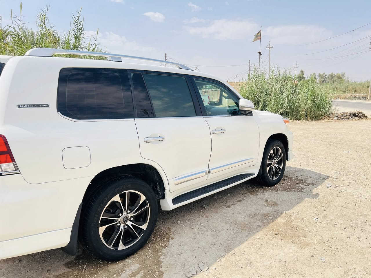 السلام عليكم لاندكروز 13بريم  صبغ عام كفاله من الكلبه والتجيه والكص ومحرك مداور ثاني يوم   سعر275وبيه مجال مكاني الديوانية ***********
