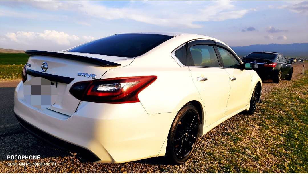 نیسان ئاڵتیما 2017
مواسەفات SR
160 هەزار مایل رۆشتوە
گێر و مەکینە و کارەباییات بەشەرت
هەیکەلی زۆر جوانە سەیارەکە ناوەوە و دەرەوی زۆر پاک ماوە
سەیارەکە حیزام نیە بە حیزام دەیفرۆشین 
٣ پارچە کلێر ئەمریکا ٣ پارچە بۆیاخ
پێش کەپس 
دواوەی ناوگرتنی هەیە نەگەشتۆتە سپێر 
بستێک جەمەلەغی دواوە بڕاوەتەوە و چاککراوە هەتا هەیکەلی جوانتر بێ
سەقفی ساردی هەیە کەمێک بەڵام تەنها لە سۆنەر بەدەر دەکەوێ 
سەنەوی و رەقەم باریکە نوێیە 
سەیارەکە 6 ساڵە لای خۆمانە بێ کێشەیە و زۆر توند و تۆڵە 
نرخی 107 و مەجال
*********** أربيل, العراق
