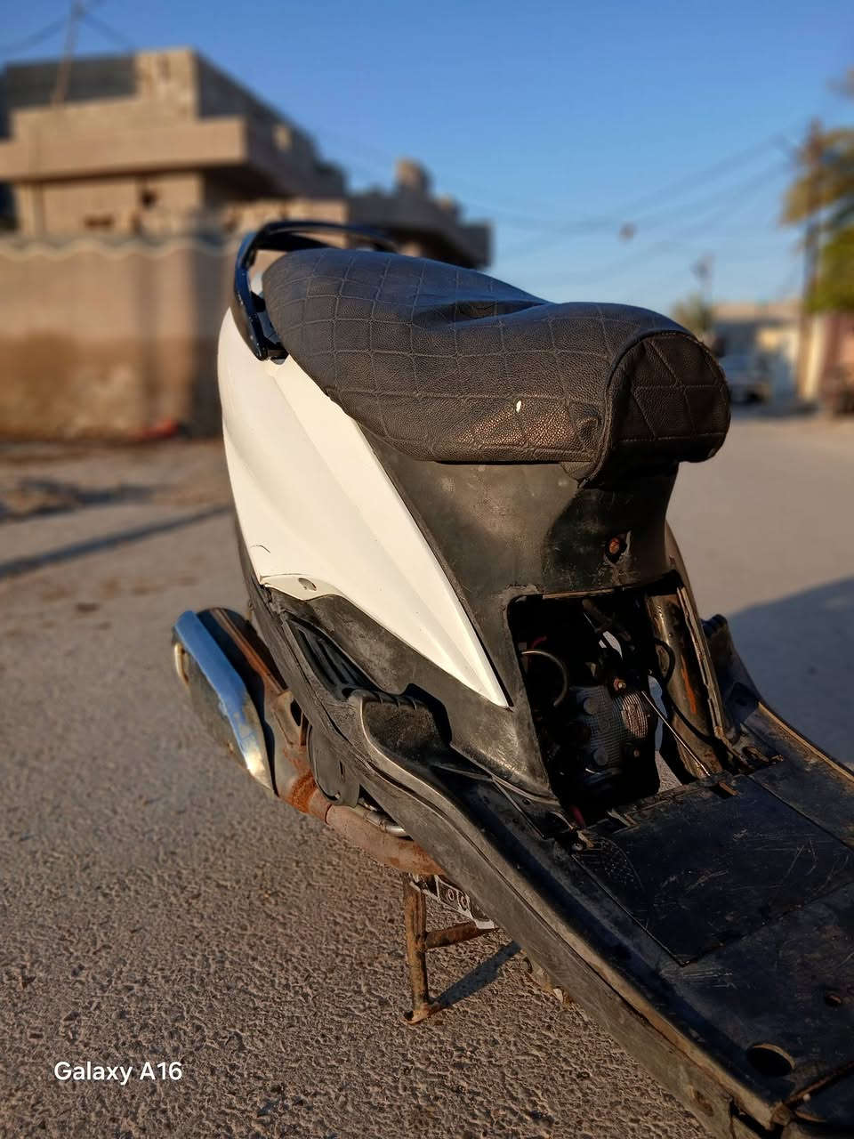 سلام عليكم دراجة للبيع محرك حاوية سعر ٤٠٠ للبيع او مراوس *********** العنوان ديالى بعقوبة بهرز
