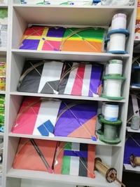 أسواق السيلاوي • طيارات ورقية • خيوط