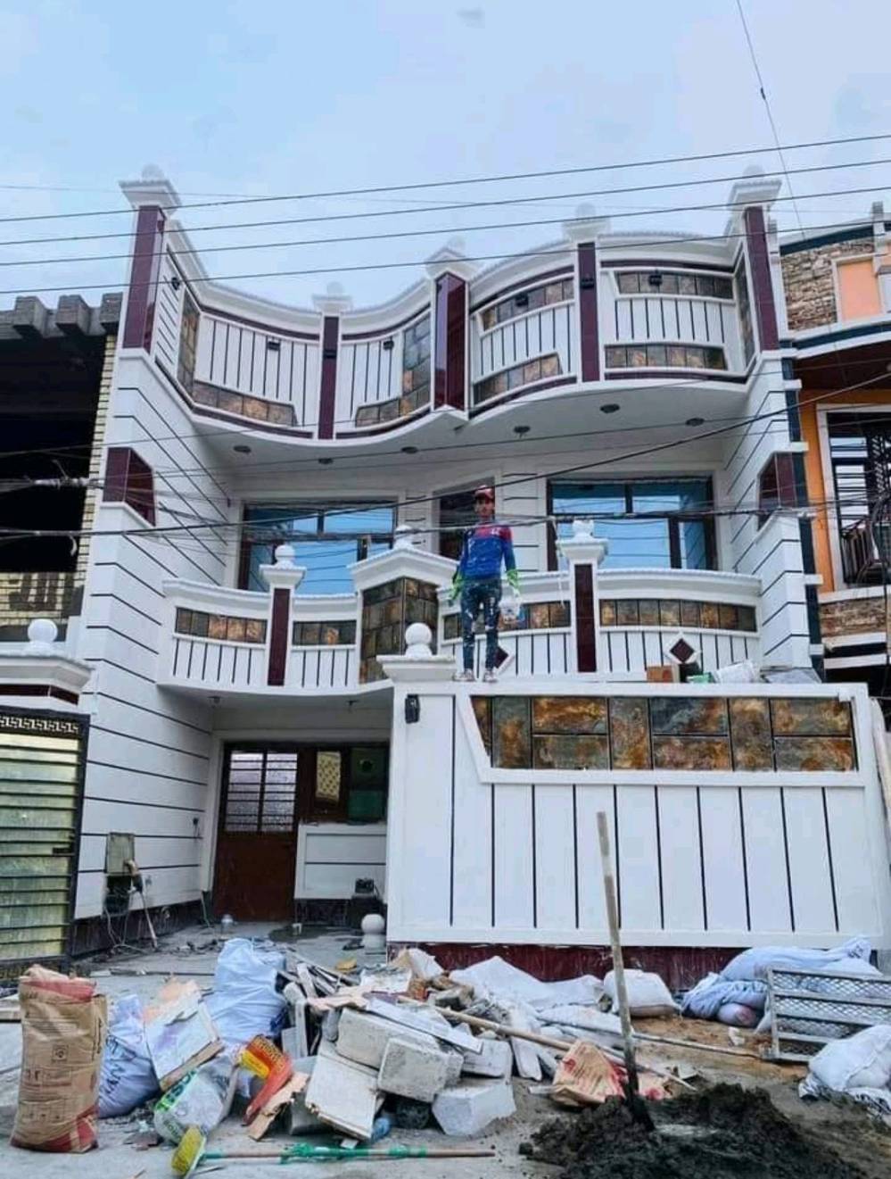 المسه الذهبيه للمقاولات العامه بناء هدم ترميم وبكوادر متخصصه وبااشراف هندسي وبااحدث الطرق الحديثه ذات الجوده ولمتانه نعمل بكل مصداقيه وشفافيه  ونعمل بنضام الاقصاد ايضآ ماعليك الى ان تتصل  ***********
