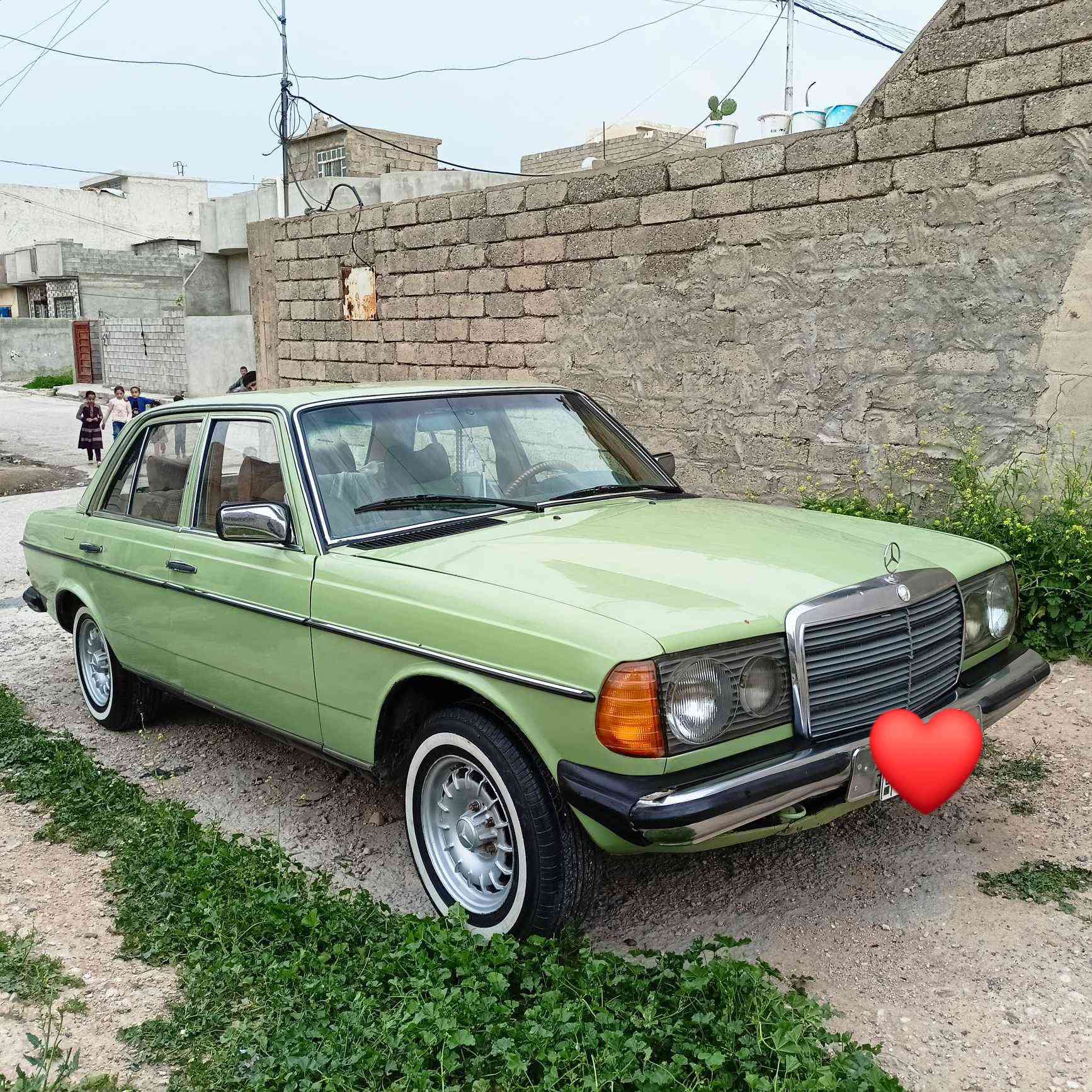 لبيع مارسيدس ابو جحيل موديل 1976مصبوغه جمالي مشروع وطنيه السعر 50وبيه مجال***********
***********
