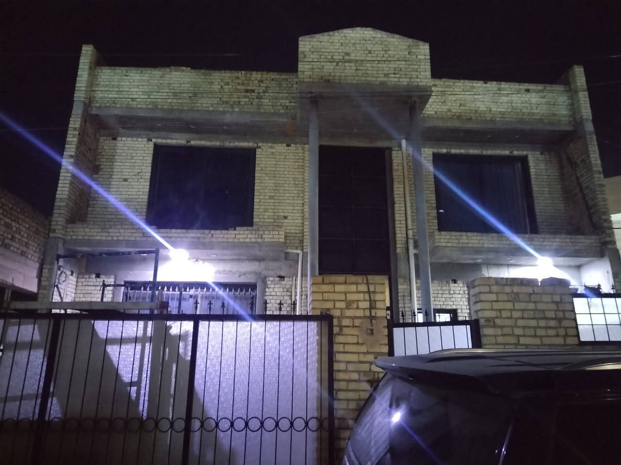 سلام عليكم
دار للبيع الموقع حي الشهداء اول فرع ع اليسار
مواصفات الدار
مساحة ٣١٢.٥ متر مربع
البناء سنه ٢٠٢٤ بناء درجه اولى وحديث
الدار يحتوي على ٥ غرف نضام سويت يعني كل غرفه بيها حمام ويحتوي على شقة كاملة عباره عن غرفه وصاله وحمام ومطبخ البيت جدا نضيف خريطه عصريه وبيت بي نقوصات حسب ١٠ مليون يجهز كامل سعر البيت ٤٥٠ مليون قابل للتفاوض رقم الهاتف*********** غير متواجد على الفيس بوك
