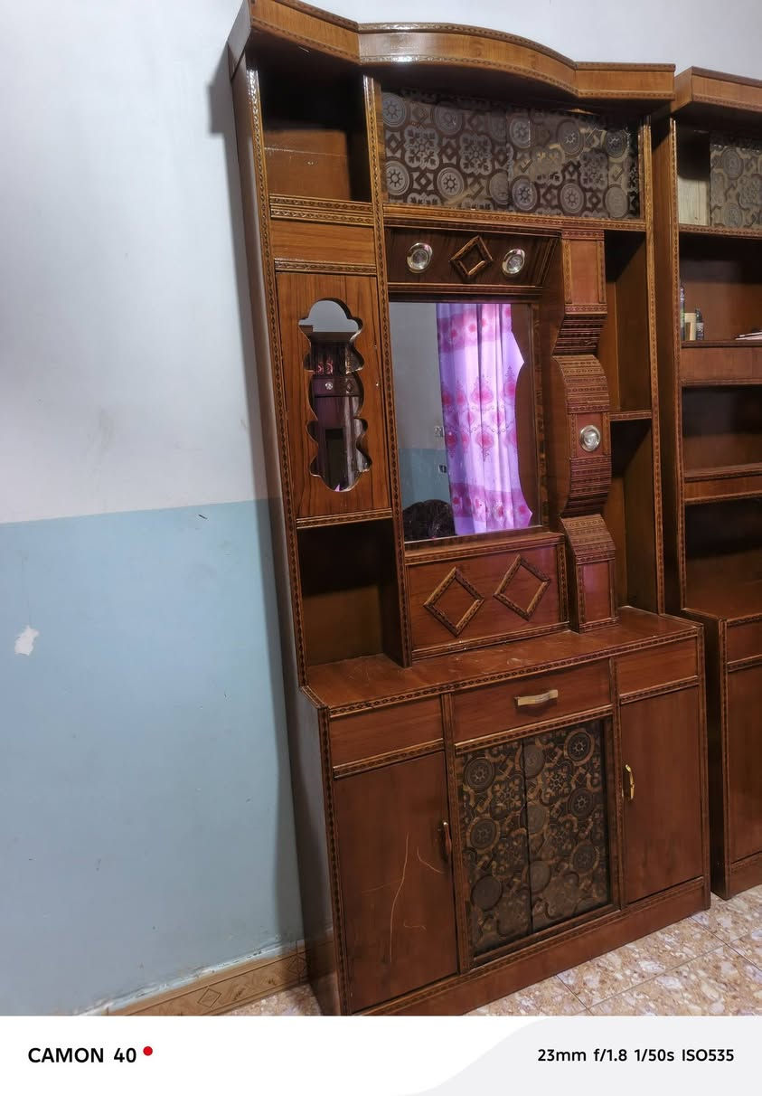 سلام عليكم هاي الغرفه ل بيع سعر 900 ومتين وبيه مجال المكان رماي سجاريه ***********
