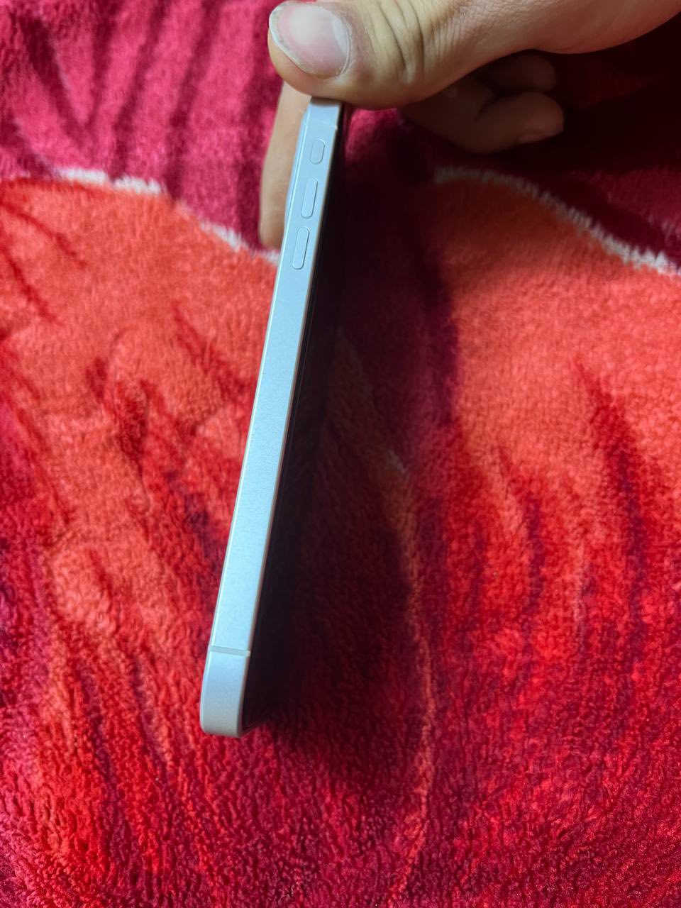 السلام عليكم 
ايفون 11 محور 17pro 
لون سلفر 
ذاكرة 128 
الجهاز محور تحوير حلو وراقي 
حته شحن ماك سيف شغال 
بطاريه جديدة 100% عدد دوراته 5 
صوت كله شغال 
الجهاز دبل سيم كارت 
السعر 250 ألف وبي مجال 
مكاني بابل حله شارع 60 قرب جسر الطهمازيه 
للاستفسار ***********
