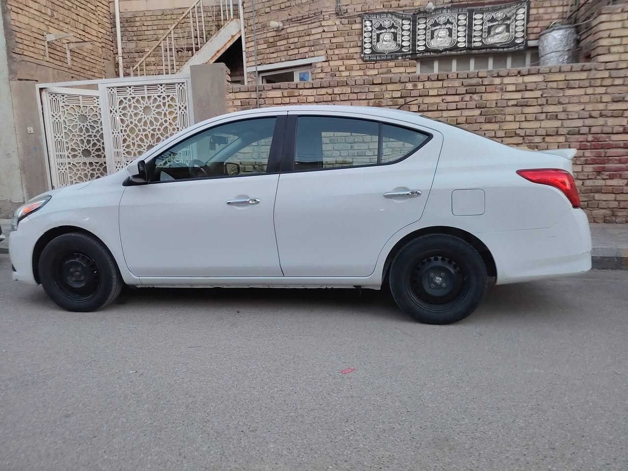 نيسان فيرسا 2018 مكسيكي 
كير مكينة كفالة 
ضربتها گد شبر بالجاملغ فقط 
السيارة بأسمي رقم انكليزي 
سنوية لل 30
هزة جديدة 
صور الحادث بالمنشور
رقم بصرة مكان السيارة ناصرية 
للاستفسار اكثر الاتصال او المراسلة واتساب
***********
