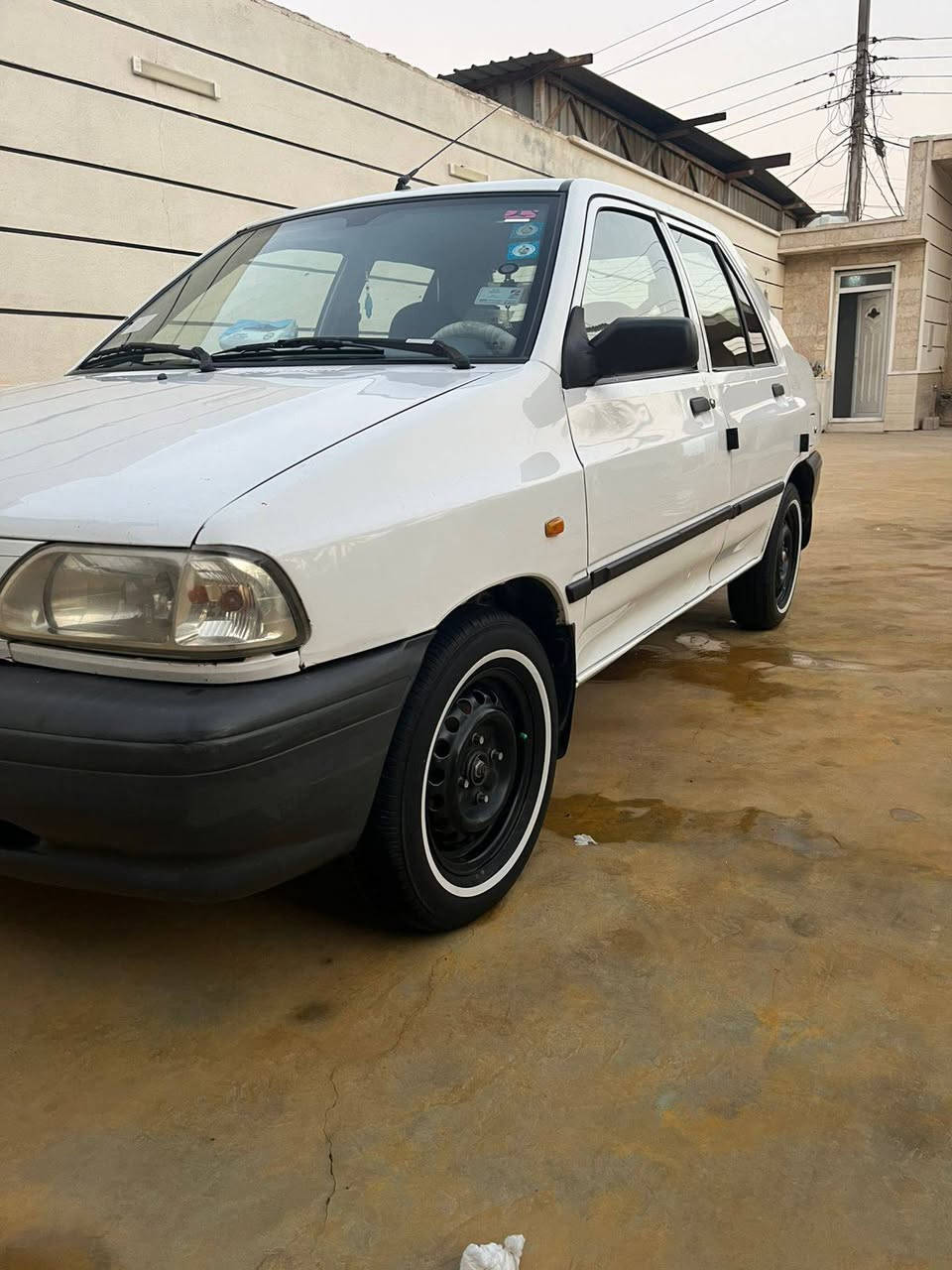 السلام عليكم سايبه لبيع 2018 كامله من كلشي سياره مال بيت ماشيه 100 بيه باب سايق مصبوغه لباقي كفاله كير مكينه مكفول تخم تيرات سياره بسمي السعر 56 
هاتف ***********
