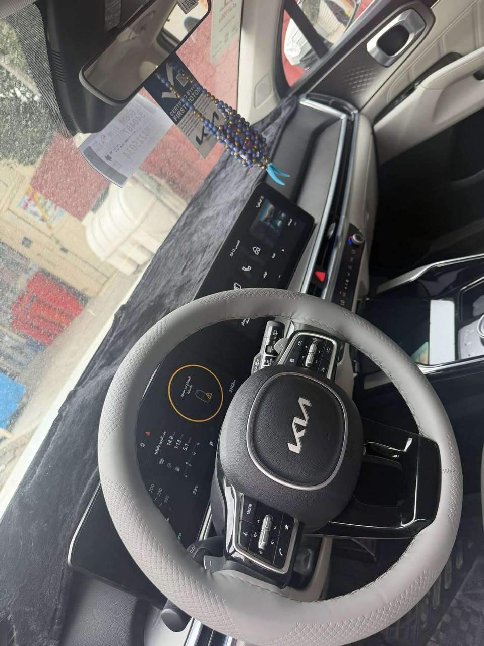 السلام عليكم 
سورنتو 2025خليجي ضمان دوليه 
ماشيه23 كفاله 
فول السياره بنراما6سلندر ويل جبير داتشو وبعد هواي مواصفات 
السياره جديده ممتعوبه 
السعر309وبيها مجال 
مكانه بغداد 
***********
