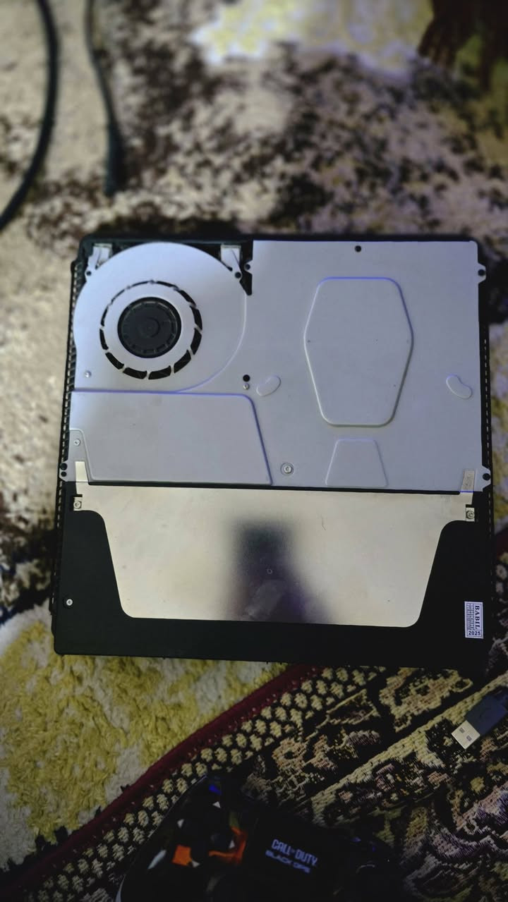 بلاي 4 مهكر نظام 12 نظيف 100% 100 وانطيك ضمان اذا بي شي ترجعه مكان النجف السعر الخاص رقم تلفوني بواتساب ***********
