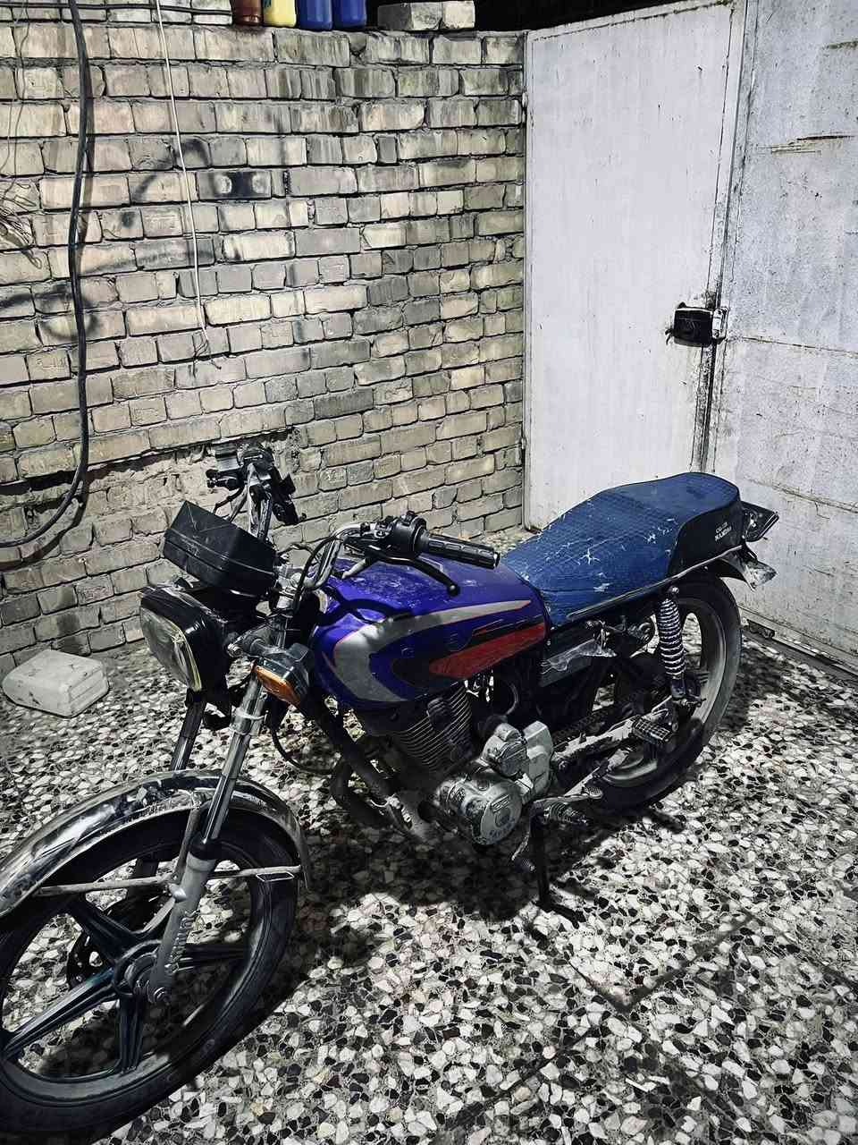 السلام عليكم دراجه سيڤان ٥كير للبيع دراجه نص نكره شغاله سلف هندر دبلات خلفي امامي جديد كابريتر جديد اصلي والسيبايه موجوده ما شاده تاخذه ويه الدراجه محرك لا تبخير لا صوت فقط الصره مسحوكه تصلح ب ٥الاف دراجه نقصه كشن اشاير بك لايت فقط عليه عقل رياضي فصله نار توصل دراجه حلوه مكاني الشعب السريدات قرب ماركت الشام *********** موجود واتساب ومازنجر
