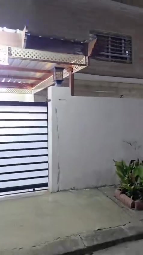 للبيع بيت مجمع القريه الانكليزيه
مساحه ٢٠٠ متر طابقين ٤ غرف

الواجهه حجر حلان 

علما ان البيت يباع على نظام المبادره بدون فوائد بقسط شهر ٥٤٨ ألف فقط بدون قسط سنوي

 بمقدمه 55 مليون علما ان البيت مسدد ٣٨ شهر من قيمته  المبادره المصرف العقاري ١٢٥ مليون 

البيت جاهز للسكن 

للاستفسار اكثر اتصال 
***********
***********
***********
