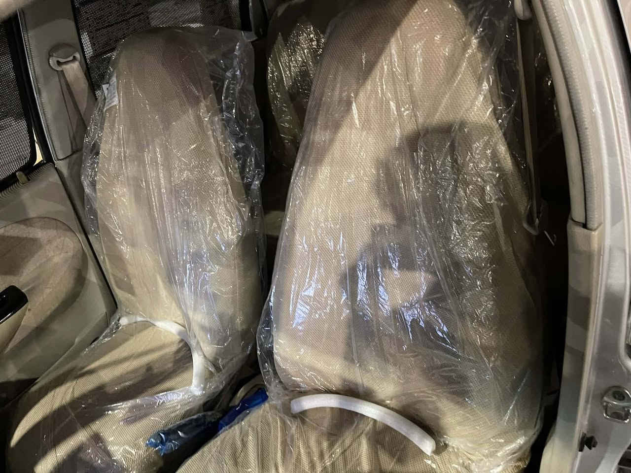 السلام عليكم شيري كيوكيو 2011
كير اوتوماتيك سياره جديده 
مكينه شرط مامفتوحه طخم جديد
سياره جاهزه مال بيت كابون ماستر كارد شرط التحويل من الشرعي 
تبريد تدفئه شغال شاشه وكامره 
طخ

م تايه جديد
***********
