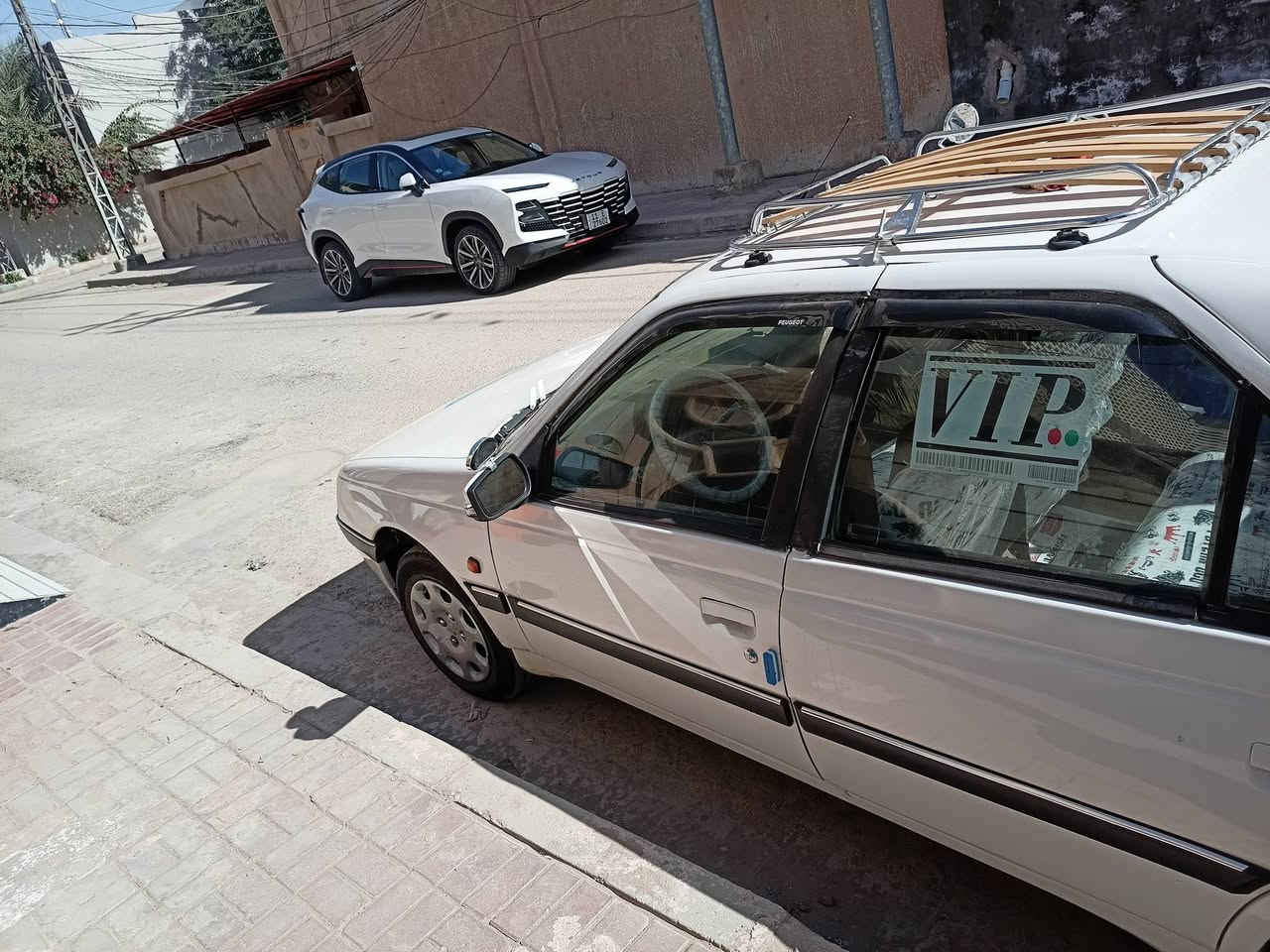 بيجو للبيع سياره جاهزه من كلشي ما بيه اي نقص معمره عالاخير كلشي شغال بيه محرك وكير وحداديه فول ومكفولات سياره احله من الصوره ومجمبزه وبيه شلعه تشك الگاع غرفه كلش حلوه وشاشه اصليه ما تذب عليه ولا ربع السعر 39 وبيها مجال السياره تسوه اكثر من هذه السعر الشراي يتصل ويدلل *********** مكان السياره نجف الكوفه
