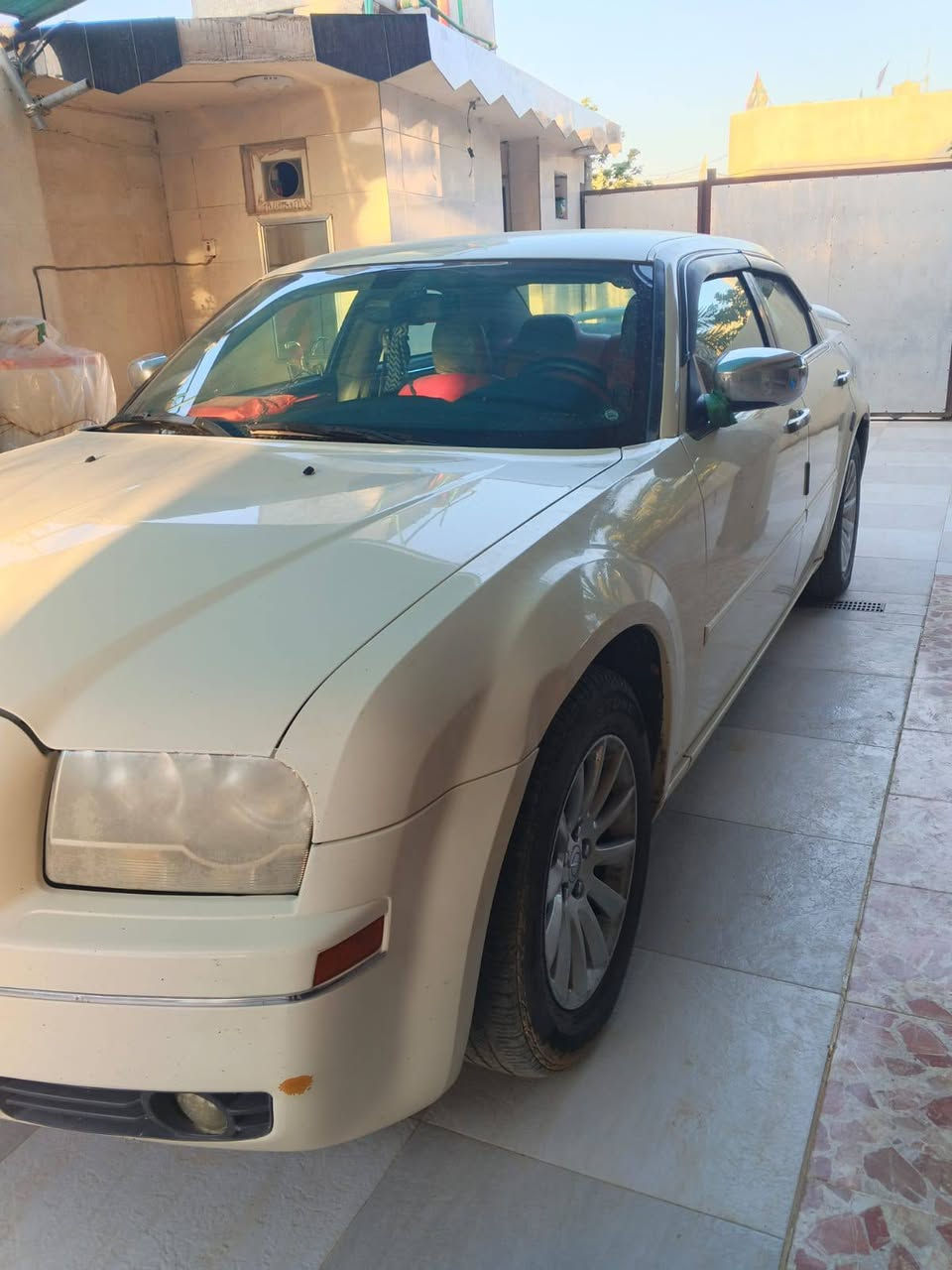السلام عليكم اوباما 2007 رقم سليمانيه لون ابيض مجدده سنويتها لسنة 2031 محرك 6سلندر 3500 السياره ضررها فقط جاملغ امامي وبابين مبدلات بلادي محوره منظومة غاز 60لتر  كشنات جلد تدفئه وتبريد 
صدرها جديد  المكان ديالى الخالص السعر 135 وبيها مجال بسيط الرقم ***********
