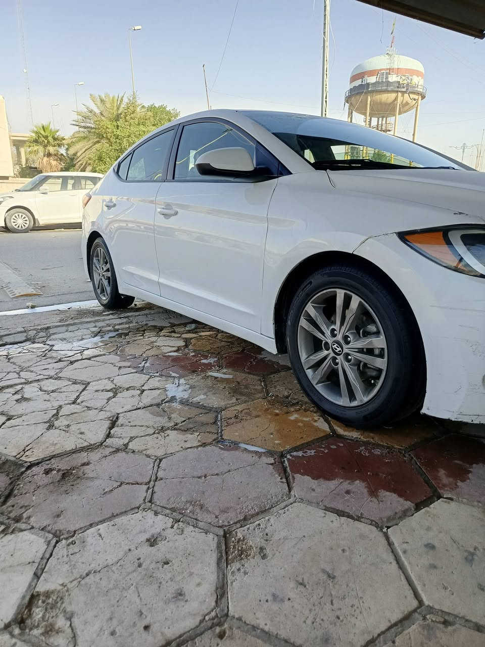 السلام عليكم 
 النترا  للبيع 2018 وارد امريكي بيها قطعه وحده السيارة ليبل واحد ما عدا البنيد مبدل فقط بدون دواخل 
للأسنفسار ***********
