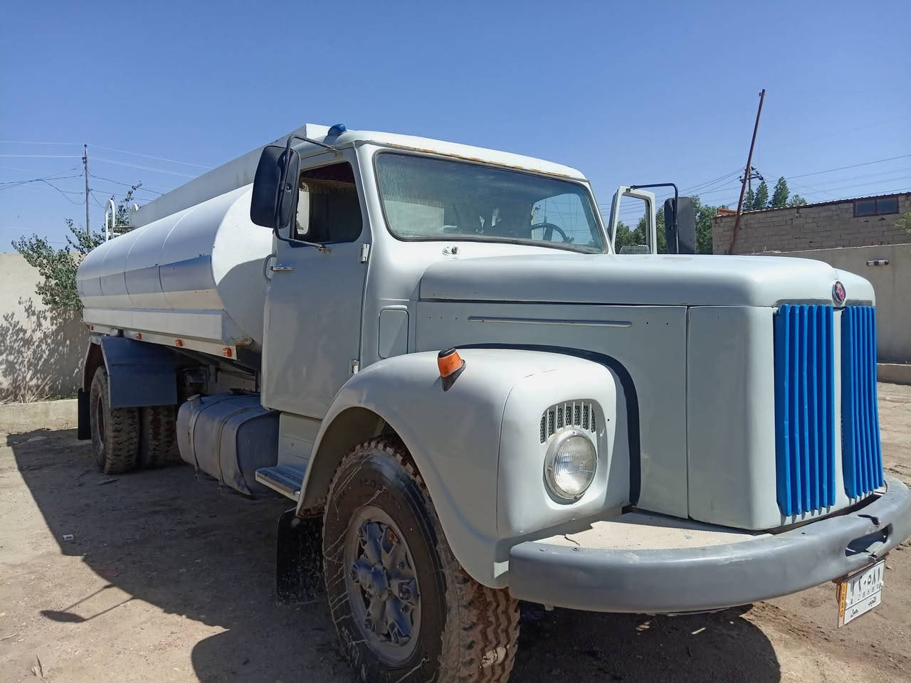 سكانيا١١١موديل٨٢للبيع سنويه لوري للبيع الأتصال على الرقم ***********
