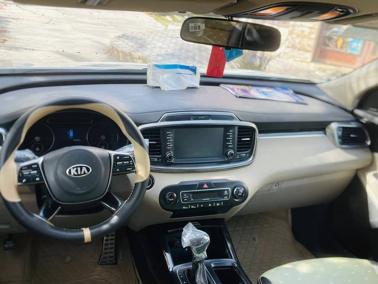 السلام عليكم
للبيع او مراوس ببيكم 18او 19 ناصي 
سورنتو 2020 خليجي فول مواصفات عدا البنراما 
السياره كفاله عامه فقط بارد إصبعين السونار مرفق مع صور 
رقم بغداد باسمي شخصياً تحويل مباشر 
مكان بابل السعر اتصل 
 ***********/***********
